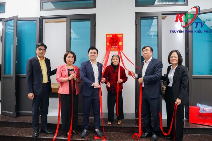 XÃ KIỀU PHÚ KHÁNH THÀNH, BÀN GIAO 33 NHÀ ĐẠI ĐOÀN KẾT VÀ HỆ THỐNG CAMERA AN NINH CHÀO MỪNG ĐẠI HỘI ĐẢNG TOÀN QUỐC LẦN THỨ XIV- Ảnh 13.