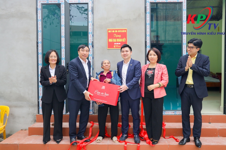 XÃ KIỀU PHÚ KHÁNH THÀNH, BÀN GIAO 33 NHÀ ĐẠI ĐOÀN KẾT VÀ HỆ THỐNG CAMERA AN NINH CHÀO MỪNG ĐẠI HỘI ĐẢNG TOÀN QUỐC LẦN THỨ XIV- Ảnh 14.