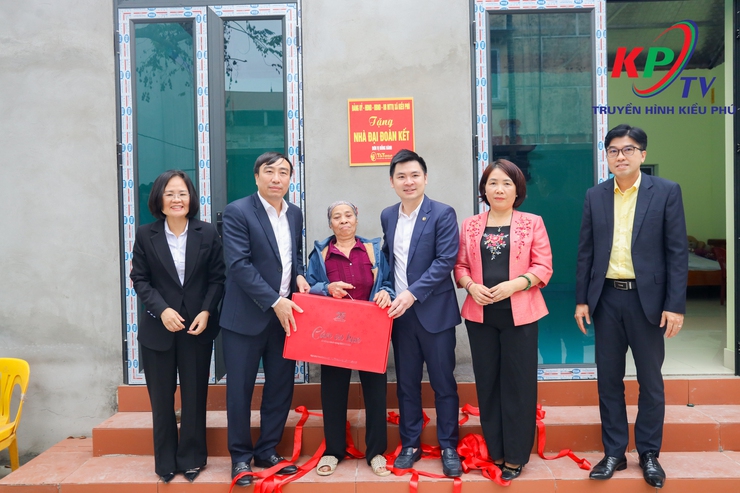 XÃ KIỀU PHÚ KHÁNH THÀNH, BÀN GIAO 33 NHÀ ĐẠI ĐOÀN KẾT VÀ HỆ THỐNG CAMERA AN NINH CHÀO MỪNG ĐẠI HỘI ĐẢNG TOÀN QUỐC LẦN THỨ XIV- Ảnh 15.