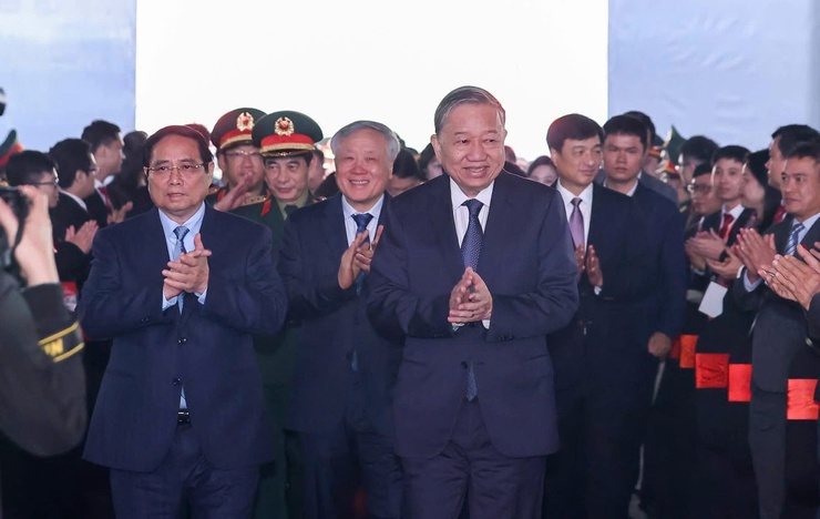 KHỞI CÔNG NHÀ MÁY CHẾ TẠO CHIP BÁN DẪN ĐẦU TIÊN TẠI VIỆT NAM- Ảnh 1.