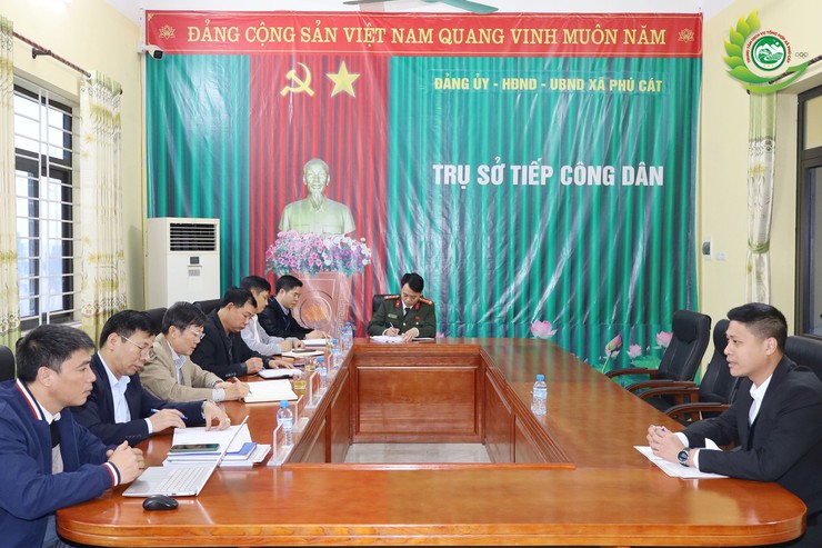 Đồng chí Bí thư Đảng ủy, Chủ tịch HĐND xã Phú Cát tiếp công dân định kỳ tháng 01/2026- Ảnh 1.