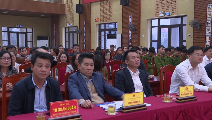 Hát Môn: Tổ chức Lễ phát động và ra quân cao điểm xử lý các “điểm nghẽn” về trật tự đô thị, vệ sinh môi trường, đất đai trên địa bàn- Ảnh 2.