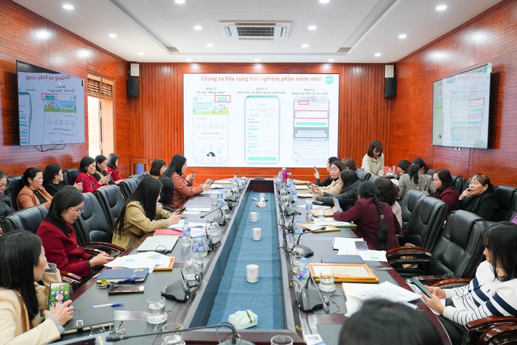 HỘI LHPN XÃ QUỐC OAI TẬP HUẤN ỨNG DỤNG CÔNG NGHỆ SỐ TRONG CHĂM SÓC DINH DƯỠNG, NÂNG CAO SỨC KHỎE GIA ĐÌNH- Ảnh 2.