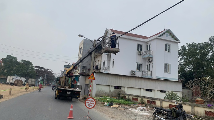 Xã Quang Minh quyết liệt chỉnh trang hệ thống dây cáp viễn thông trên địa bàn- Ảnh 1.