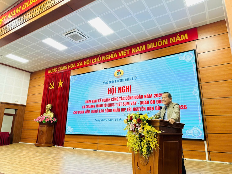 CÔNG ĐOÀN PHƯỜNG LONG BIÊN TỔ CHỨC HỘI NGHỊ TRIỂN KHAI KẾ HOẠCH CÔNG TÁC NĂM 2026 VÀ TRIỂN KHAI TỔ CHỨC CHƯƠNG TRÌNH “TẾT SUM VẦY - XUÂN ƠN ĐẢNG” CHO ĐOÀN VIÊN, NGƯỜI LAO ĐỘNG NHÂN DỊP TẾT NGUYÊN ĐÁN BÍNH NGỌ 2026- Ảnh 2.