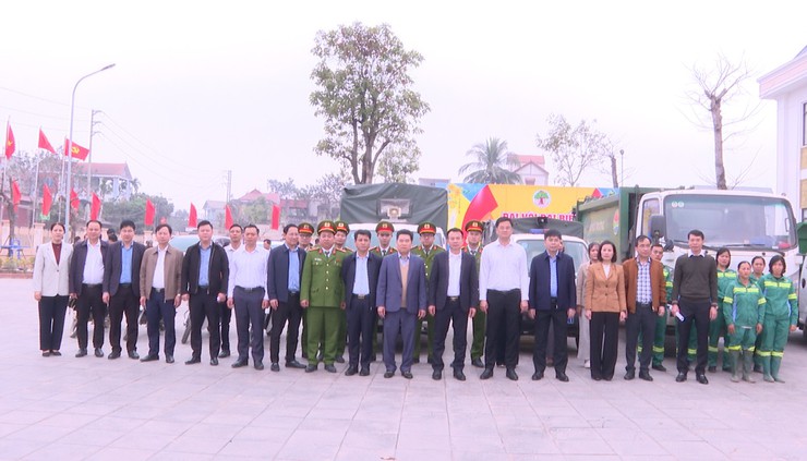 Hát Môn: Tổ chức Lễ phát động và ra quân cao điểm xử lý các “điểm nghẽn” về trật tự đô thị, vệ sinh môi trường, đất đai trên địa bàn- Ảnh 3.