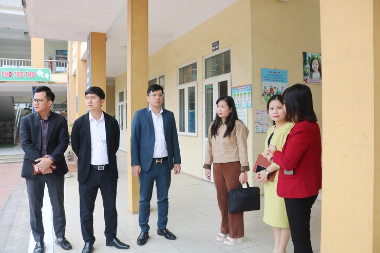 Đồng chí Phó Chủ tịch UBND xã Quốc Oai khảo sát, chỉ đạo công tác chuẩn bị kiểm định chất lượng giáo dục, công nhận trường đạt chuẩn quốc gia năm 2026- Ảnh 6.