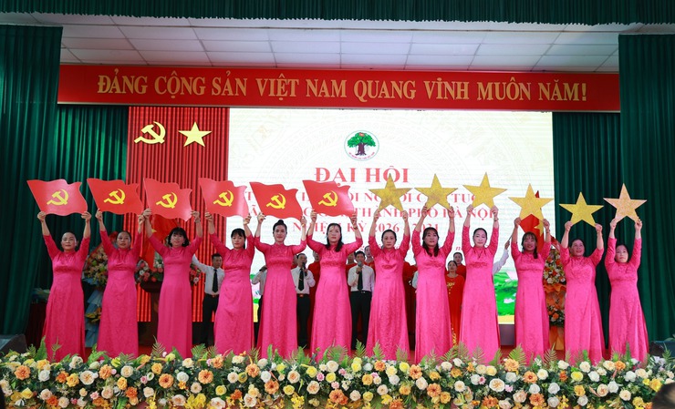 NHỮNG TIẾT MỤC VĂN NGHỆ ĐẶC SẮC CỦA HỘI VIÊN NGƯỜI CAO TUỔI TẠI ĐẠI HỘI THÀNH LẬP HỘI NGƯỜI CAO TUỔI XÃ TRUNG GIÃ, THÀNH PHỐ HÀ NỘI NHIỆM KỲ 2026-2031- Ảnh 8.