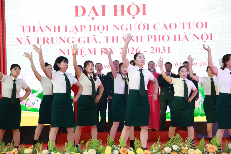 NHỮNG TIẾT MỤC VĂN NGHỆ ĐẶC SẮC CỦA HỘI VIÊN NGƯỜI CAO TUỔI TẠI ĐẠI HỘI THÀNH LẬP HỘI NGƯỜI CAO TUỔI XÃ TRUNG GIÃ, THÀNH PHỐ HÀ NỘI NHIỆM KỲ 2026-2031- Ảnh 6.