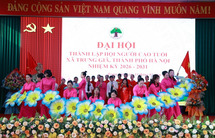 NHỮNG TIẾT MỤC VĂN NGHỆ ĐẶC SẮC CỦA HỘI VIÊN NGƯỜI CAO TUỔI TẠI ĐẠI HỘI THÀNH LẬP HỘI NGƯỜI CAO TUỔI XÃ TRUNG GIÃ, THÀNH PHỐ HÀ NỘI NHIỆM KỲ 2026-2031- Ảnh 7.