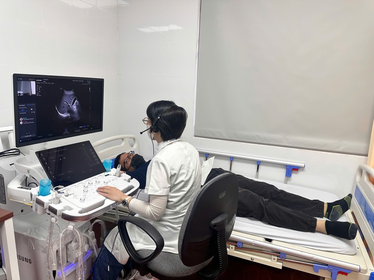 LỄ CÔNG BỐ HỢP TÁC GIỮA BỆNH VIỆN ĐẠI HỌC Y HÀ NỘI VÀ TRẠM Y TẾ PHƯỜNG VĨNH HƯNG- Ảnh 2.