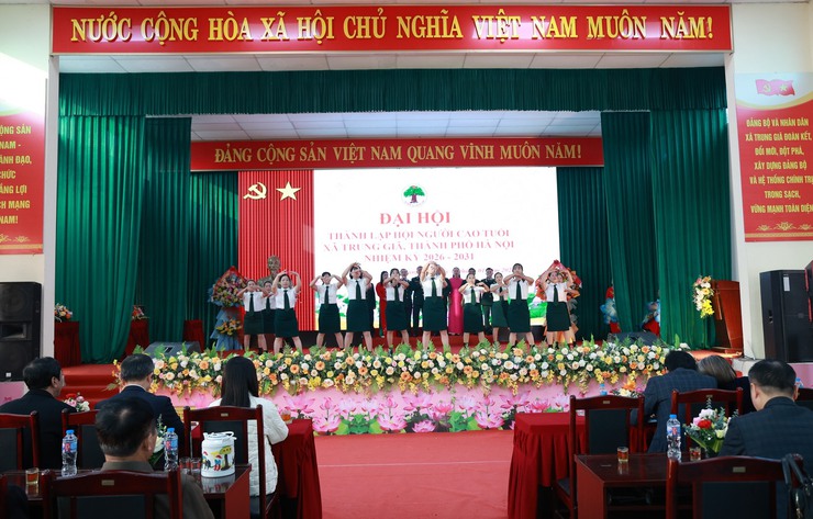 NHỮNG TIẾT MỤC VĂN NGHỆ ĐẶC SẮC CỦA HỘI VIÊN NGƯỜI CAO TUỔI TẠI ĐẠI HỘI THÀNH LẬP HỘI NGƯỜI CAO TUỔI XÃ TRUNG GIÃ, THÀNH PHỐ HÀ NỘI NHIỆM KỲ 2026-2031- Ảnh 4.