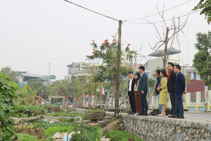 Đồng chí Phó Chủ tịch UBND xã Quốc Oai khảo sát, chỉ đạo công tác chuẩn bị kiểm định chất lượng giáo dục, công nhận trường đạt chuẩn quốc gia năm 2026- Ảnh 7.