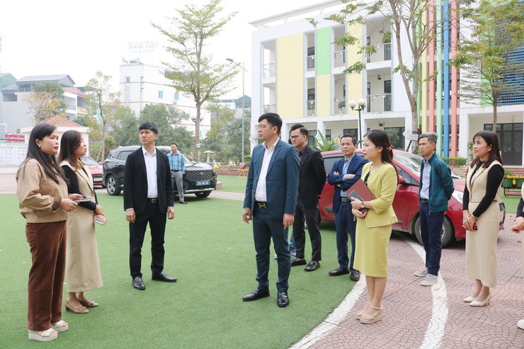 Đồng chí Phó Chủ tịch UBND xã Quốc Oai khảo sát, chỉ đạo công tác chuẩn bị kiểm định chất lượng giáo dục, công nhận trường đạt chuẩn quốc gia năm 2026- Ảnh 8.