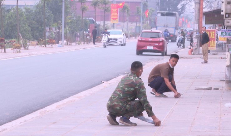 Hát Môn: Tổ chức Lễ phát động và ra quân cao điểm xử lý các “điểm nghẽn” về trật tự đô thị, vệ sinh môi trường, đất đai trên địa bàn- Ảnh 5.