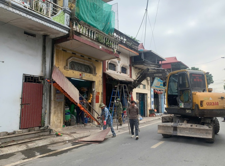 Xã Mỹ Đức biểu dương tinh thần tự giác của các hộ dân chủ động tháo dỡ các công trình sai phạm, góp phần xây dựng nếp sống văn minh đô thị- Ảnh 4.