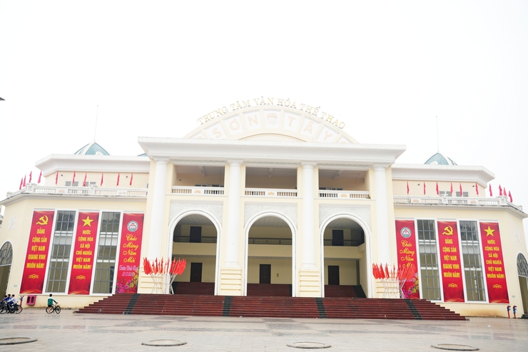 PHƯỜNG SƠN TÂY RỰC RỠ CỜ HOA CHÀO MỪNG ĐẠI HỘI ĐẠI BIỂU TOÀN QUỐC LẦN THỨ XIV CỦA ĐẢNG- Ảnh 5.