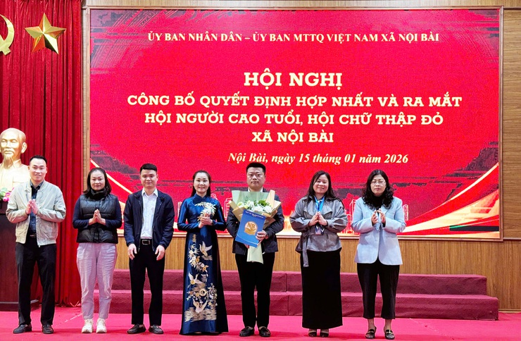 Công bố quyết định hợp nhất và ra mắt Hội Người cao tuổi, Hội Chữ thập đỏ xã Nội Bài- Ảnh 4.