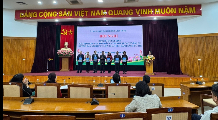 Phường Việt Hưng công bố quyết định xác định khu vực bỏ phiếu và thành lập Tổ bầu cử đại biểu Quốc hội và Hội đồng nhân dân các cấp nhiệm kỳ 2026 - 2031- Ảnh 2.