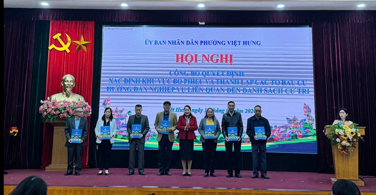 Phường Việt Hưng công bố quyết định xác định khu vực bỏ phiếu và thành lập Tổ bầu cử đại biểu Quốc hội và Hội đồng nhân dân các cấp nhiệm kỳ 2026 - 2031- Ảnh 5.