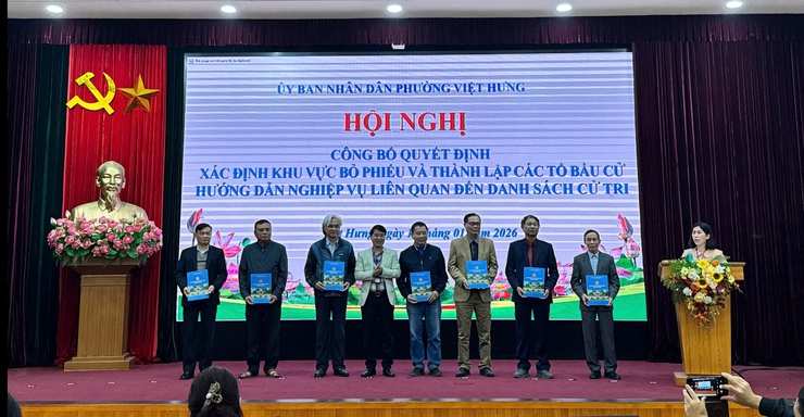 Phường Việt Hưng công bố quyết định xác định khu vực bỏ phiếu và thành lập Tổ bầu cử đại biểu Quốc hội và Hội đồng nhân dân các cấp nhiệm kỳ 2026 - 2031- Ảnh 4.