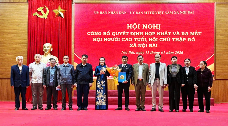 Công bố quyết định hợp nhất và ra mắt Hội Người cao tuổi, Hội Chữ thập đỏ xã Nội Bài- Ảnh 2.