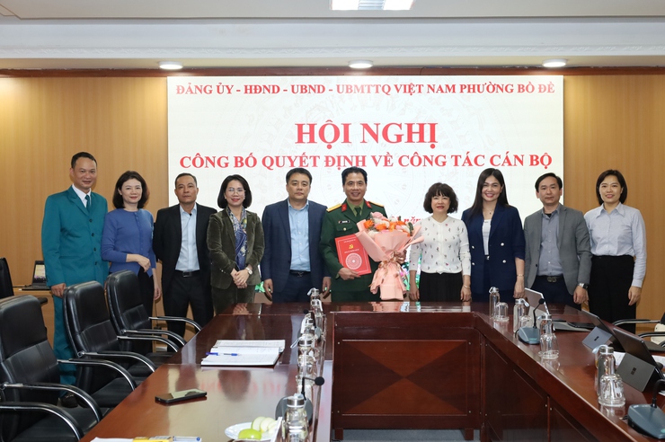 Phường Bồ Đề công bố quyết định bổ nhiệm Chỉ huy trưởng Ban chỉ huy Quân sự phường- Ảnh 3.