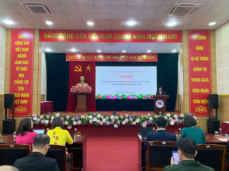 Công bố Quyết định hợp nhất các hội quần chúng trên địa bàn phường Long Biên- Ảnh 3.