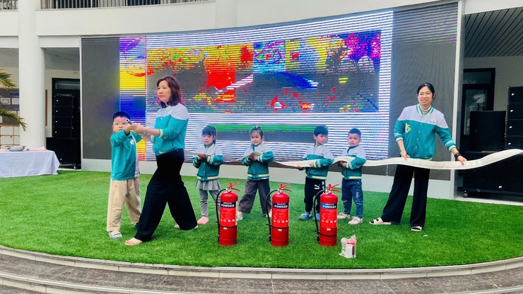 Trường mầm non Ánh Sao tổ chức tập huấn pccc cho trẻ với chủ đề: “Bé dũng cảm – bé biết bảo vệ mình” năm học 2025 - 2026- Ảnh 5.