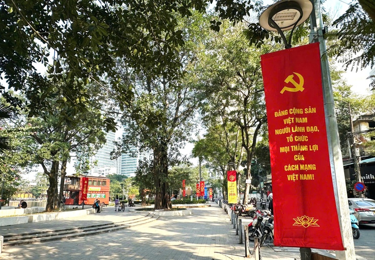 PHƯỜNG BA ĐÌNH RỰC RỠ CỜ, HOA CHÀO MỪNG ĐẠI HỘI ĐẠI BIỂU TOÀN QUỐC LẦN THỨ XIV CỦA ĐẢNG- Ảnh 12.