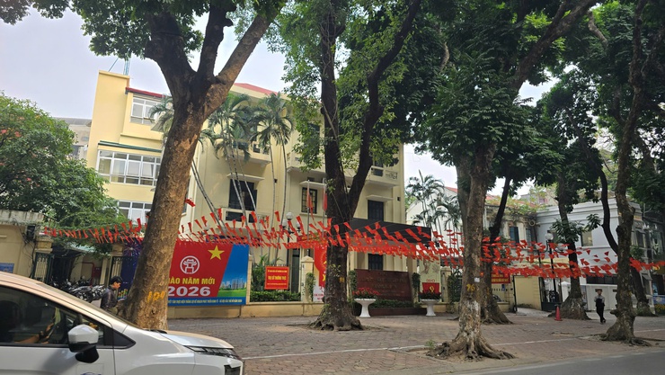 PHƯỜNG BA ĐÌNH RỰC RỠ CỜ, HOA CHÀO MỪNG ĐẠI HỘI ĐẠI BIỂU TOÀN QUỐC LẦN THỨ XIV CỦA ĐẢNG- Ảnh 14.