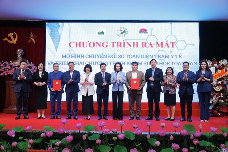 BVĐK Đức Giang phối hợp với phường Bồ Đề và phường Long Biên ra mắt mô hình chuyển đổi số toàn diện Trạm y tế- Ảnh 1.