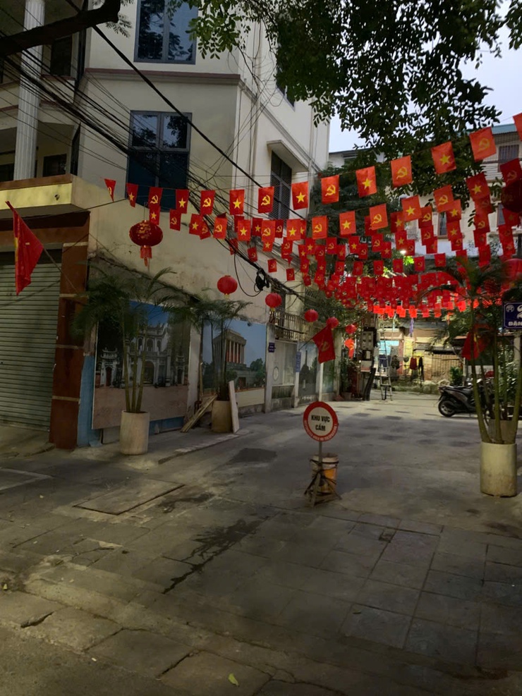 PHƯỜNG BA ĐÌNH RỰC RỠ CỜ, HOA CHÀO MỪNG ĐẠI HỘI ĐẠI BIỂU TOÀN QUỐC LẦN THỨ XIV CỦA ĐẢNG- Ảnh 16.