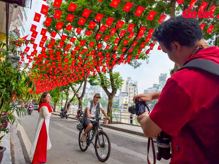 PHƯỜNG BA ĐÌNH RỰC RỠ CỜ, HOA CHÀO MỪNG ĐẠI HỘI ĐẠI BIỂU TOÀN QUỐC LẦN THỨ XIV CỦA ĐẢNG- Ảnh 37.