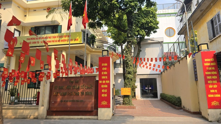 PHƯỜNG BA ĐÌNH RỰC RỠ CỜ, HOA CHÀO MỪNG ĐẠI HỘI ĐẠI BIỂU TOÀN QUỐC LẦN THỨ XIV CỦA ĐẢNG- Ảnh 33.