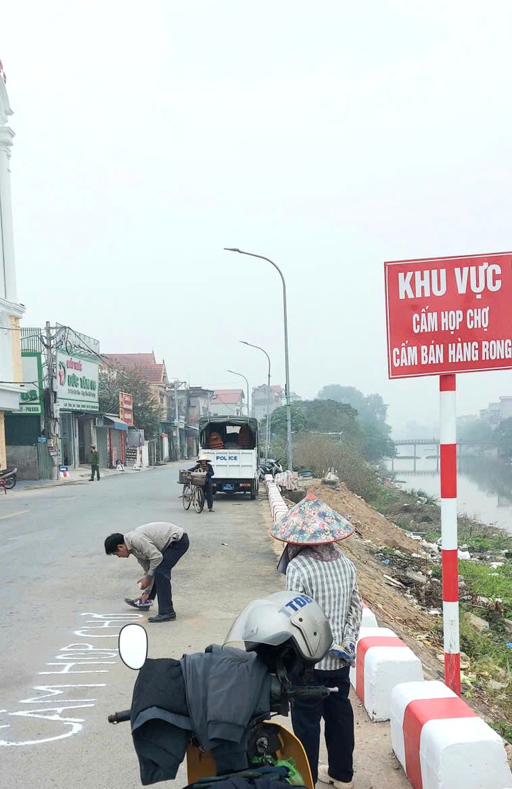 Đại Xuyên quyết liệt xóa bỏ chợ cóc, chợ tạm – lập lại trật tự đô thị trên địa bàn xã- Ảnh 8.