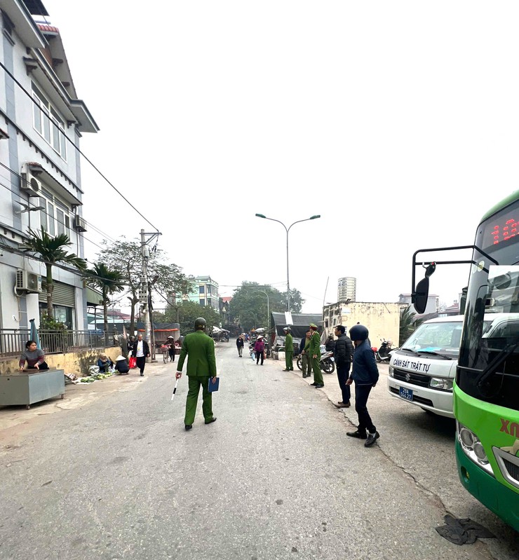 Đại Xuyên quyết liệt xóa bỏ chợ cóc, chợ tạm – lập lại trật tự đô thị trên địa bàn xã- Ảnh 5.