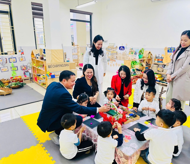 Mầm non Tản Lĩnh B tổ chức kiến tập chuyên đề phát triển tình cảm, kỹ năng xã hội cho trẻ- Ảnh 2.