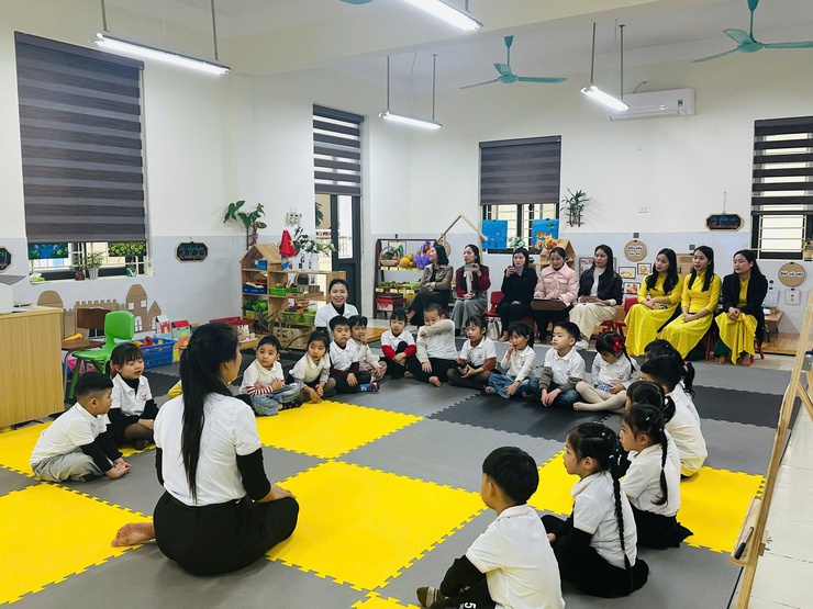 Mầm non Tản Lĩnh B tổ chức kiến tập chuyên đề phát triển tình cảm, kỹ năng xã hội cho trẻ- Ảnh 1.