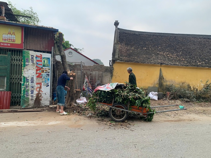 Xã Mỹ Đức biểu dương tinh thần tự giác của các hộ dân chủ động tháo dỡ các công trình sai phạm, góp phần xây dựng nếp sống văn minh đô thị- Ảnh 9.