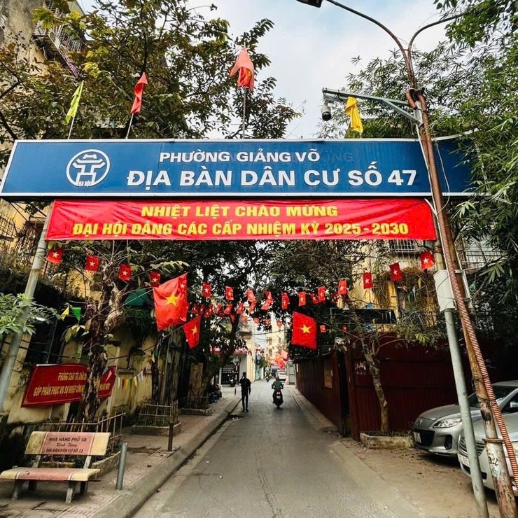 Phường Giảng Võ: rực rỡ cờ hoa chào mừng Đại hội đại biểu toàn quốc lần thứ XIV của Đảng- Ảnh 2.