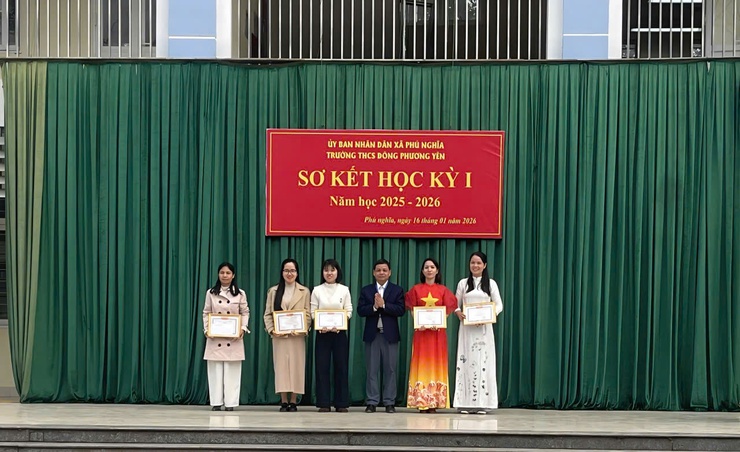 Trường THCS Đông Phương Yên sơ kết học kỳ I, giao lưu kể chuyện lịch sử truyền thống- Ảnh 3.