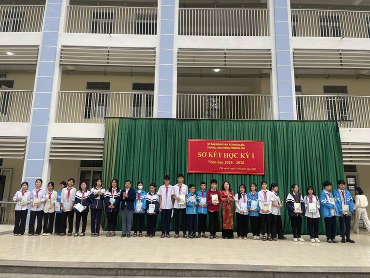 Trường THCS Đông Phương Yên sơ kết học kỳ I, giao lưu kể chuyện lịch sử truyền thống- Ảnh 5.