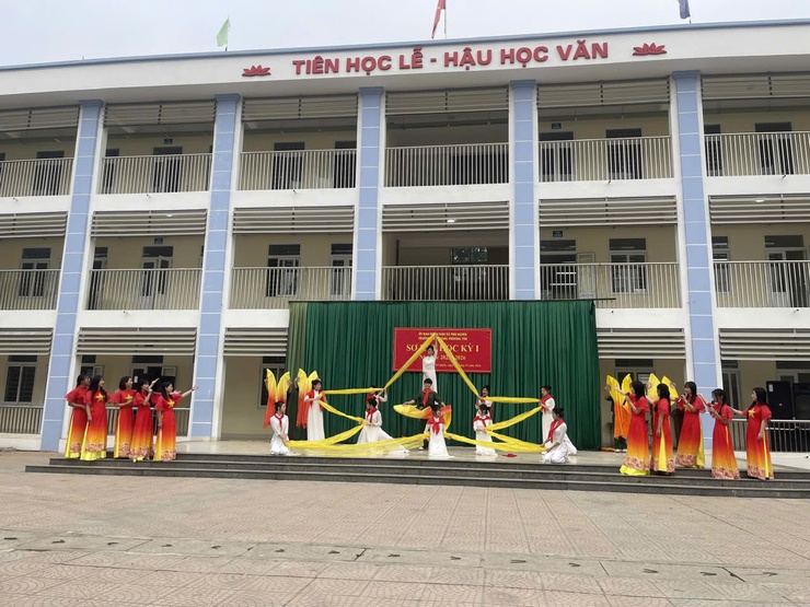 Trường THCS Đông Phương Yên sơ kết học kỳ I, giao lưu kể chuyện lịch sử truyền thống- Ảnh 1.