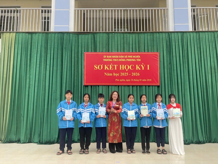 Trường THCS Đông Phương Yên sơ kết học kỳ I, giao lưu kể chuyện lịch sử truyền thống- Ảnh 4.