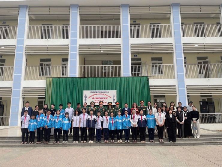 Trường THCS Đông Phương Yên sơ kết học kỳ I, giao lưu kể chuyện lịch sử truyền thống- Ảnh 6.