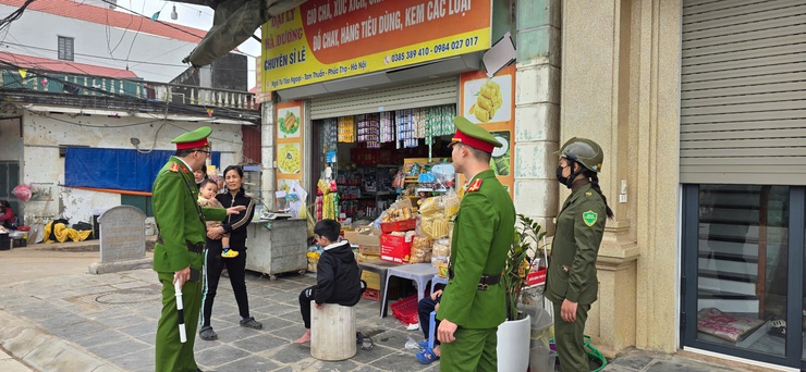 Hát Môn: Tổ chức Lễ phát động và ra quân cao điểm xử lý các “điểm nghẽn” về trật tự đô thị, vệ sinh môi trường, đất đai trên địa bàn- Ảnh 6.