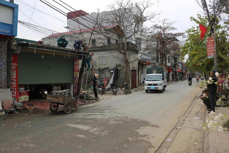 Xã Mỹ Đức biểu dương tinh thần tự giác của các hộ dân chủ động tháo dỡ các công trình sai phạm, góp phần xây dựng nếp sống văn minh đô thị- Ảnh 3.