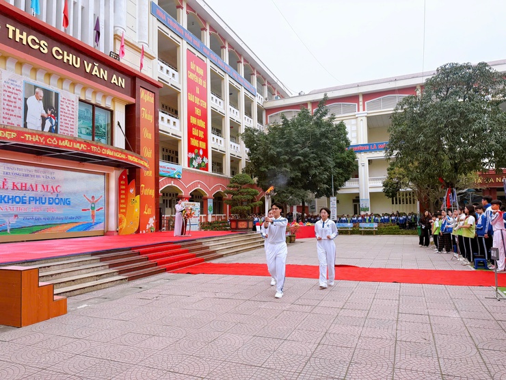 Trường THCS Chu Văn An: Khai mạc Hội khoẻ Phù Đổng năm học 2025 - 2026- Ảnh 2.