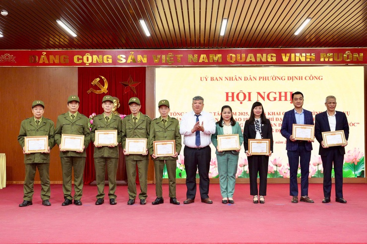 Hội nghị tổng kết công tác Ban Chỉ đạo 197, 89 và phong trào Toàn dân bảo vệ ANTQ phường Định Công năm 2025- Ảnh 5.